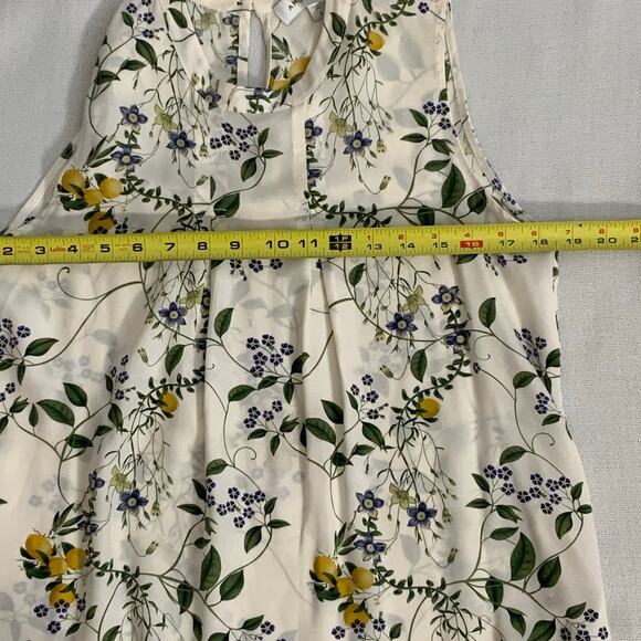 Amour Vert White Ruffled Sleeveless Blouse with Mandarin Collar - Picture 5 of 6